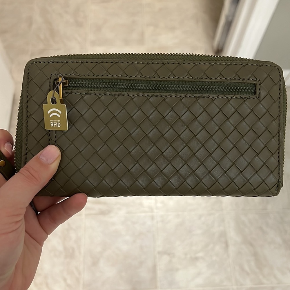 Green Fossil wristlet wallet - Picture 3 of 4